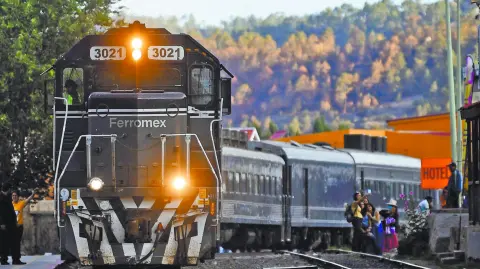 La ruta de tren operada por Ferromex, filial de Grupo México, da empleo a 45 personas a bordo en cada viaje.