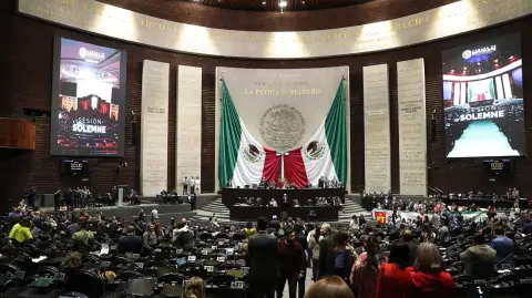 Sesión solemne en el Pleno de la Cámara de Diputados.