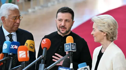 Europa y Ucrania están ante "un momento decisivo", dijo la presidenta de la Comisión Europea, Ursula von der Leyen.

Para más información del tema, visita: https://www.eleconomista.com.mx/internacionales/ue-cierra-filas-apoyo-ucrania-respalda-plan-rearmarse-20250306-749362.html

¡Síguenos en nuestras redes sociales para mantenerte informado!

Twitter: https://twitter.com/eleconomista 
Facebook: https://www.facebook.com/ElEconomista.mx
Instagram: https://www.instagram.com/eleconomistamx
LinkedIn: https://www.linkedin.com/company/el-economista/

#ElEconomista #EETV