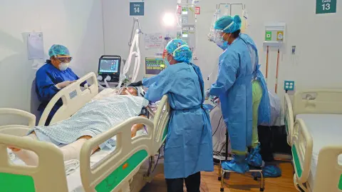 Falta información. Cada vez menos países reportan detalles sobre los internamientos de personas que dan positivo por SARS-CoV-2. (Photo by ALFREDO ESTRELLA / AE / AFP)