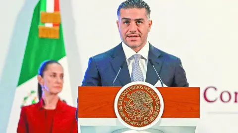 El gobierno de México anunció este viernes la incautación de 42 kilos de fentanilo en la ciudad de Tecate, fronteriza con Estados Unidos.

Para más información del tema, visita: https://www.eleconomista.com.mx/politica/incautan-42-kilos-fentanilo-tecate-detienen-3-integrantes-grupo-delictivo-20250314-750578.html

¡Síguenos en nuestras redes sociales para mantenerte informado!

Twitter: https://twitter.com/eleconomista 
Facebook: https://www.facebook.com/ElEconomista.mx
Instagram: https://www.instagram.com/eleconomistamx
LinkedIn: https://www.linkedin.com/company/el-economista/

#ElEconomista #EETV
