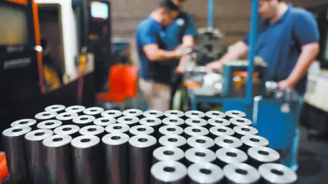 De persistir la amenaza arancelaria o su ejecución, el PIB mundial experimentará una tasa de crecimiento de 3% en el 2026.

Para más información del tema, visita: https://www.eleconomista.com.mx/economia/pib-mundial-desaceleracion-situacion-comercial-choques-geopoliticos-20250317-750906.html

¡Síguenos en nuestras redes sociales para mantenerte informado!

Twitter: https://twitter.com/eleconomista 
Facebook: https://www.facebook.com/ElEconomista.mx
Instagram: https://www.instagram.com/eleconomistamx
LinkedIn: https://www.linkedin.com/company/el-economista/

#ElEconomista #EETV