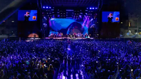 La Banda MS durante su participación en el Macrofest