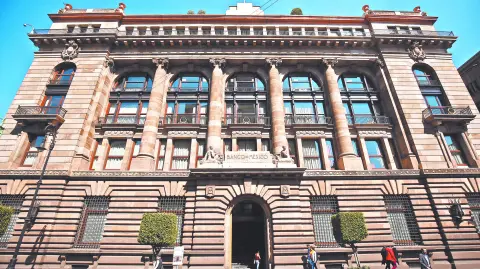 Descripción automática