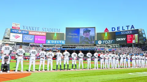 Los New York Yankees guardan un minuto de silencio en honor de Miller Gardner.