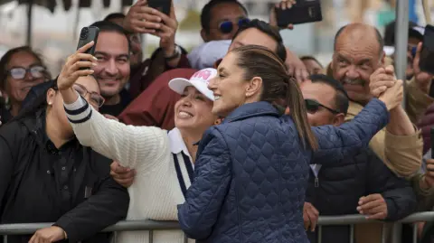 Claudia Sheinbaum de gira por Baja California.