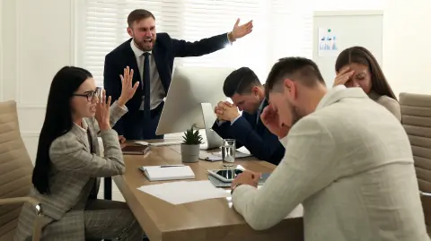 No es recomendable actuar desde la emoción, porque se toman decisiones impulsivas.