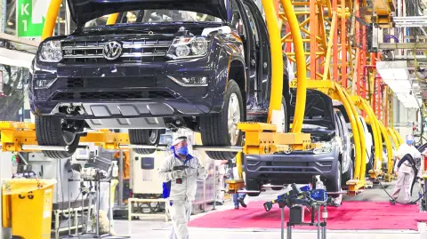 Marcelo Ebrard hizo referencia a las dos cartas paralelas del Tratado de Libre Comercio, que versan sobre industria automotriz, acero y aluminio.

Para más información del tema, visita: https://www.eleconomista.com.mx/empresas/industria-automotriz-pide-gobierno-sheinbaum-pelear-salvaguarda-pactada-t-mec-20250403-753453.html

¡Síguenos en nuestras redes sociales para mantenerte informado!

Twitter: https://twitter.com/eleconomista 
Facebook: https://www.facebook.com/ElEconomista.mx
Instagram: https://www.instagram.com/eleconomistamx
LinkedIn: https://www.linkedin.com/company/el-economista/

#ElEconomista #EETV