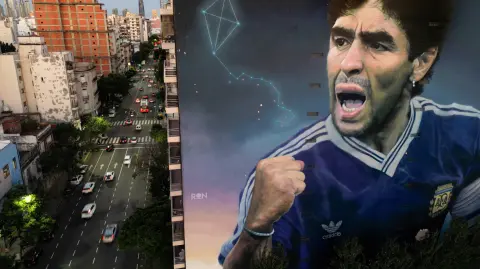 Mural de Diego Maradona.