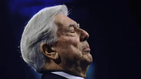 El gobierno peruano decretó "Duelo Nacional el día 14 de abril" y anunció banderas a media asta en locales estatales con motivo del deceso, indicó un Decreto Supremo divulgado a medianoche.