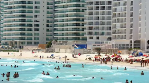 El gobierno chino afirmó que está abierto a iniciar conversaciones sobre los aranceles que Estados Unidos y China se han impuesto mutuamente, pero sin convocar expresamente a una mesa de negociaciones.