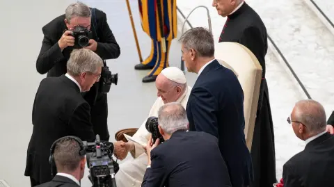 El presidente del Comité Olímpico Internacional (COI), Thomas Bach, y el Papa Francisco