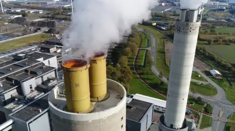 Donald Trump ha ordenado aumentar el uso de carbón para generar electricidad.