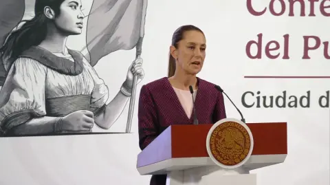 La mandataria Claudia Sheinbaum presentó un documental que expone episodios polémicos ocurridos durante el sexenio del priista.

Para más información del tema, visita: https://www.eleconomista.com.mx/politica/zedillo-arremete-nuevo-sheinbaum-acusa-desviar-atencion-obras-amlo-20250502-757356.html

¡Síguenos en nuestras redes sociales para mantenerte informado!

Twitter: https://twitter.com/eleconomista 
Facebook: https://www.facebook.com/ElEconomista.mx
Instagram: https://www.instagram.com/eleconomistamx
LinkedIn: https://www.linkedin.com/company/el-economista/

#ElEconomista #EETV