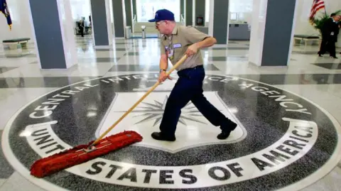 El Washington Post detalló este viernes que la administración del presidente Donald Trump comunicó a los congresistas que el recorte de empleos en la CIA se llevará a cabo a lo largo de varios años.

Para más información del tema, visita: https://www.eleconomista.com.mx/internacionales/cia-planea-recortar-1-200-empleos-linea-presupuesto-austero-eu-20250502-757445.html

¡Síguenos en nuestras redes sociales para mantenerte informado!

Twitter: https://twitter.com/eleconomista 
Facebook: https://www.facebook.com/ElEconomista.mx
Instagram: https://www.instagram.com/eleconomistamx
LinkedIn: https://www.linkedin.com/company/el-economista/

#ElEconomista #EETV