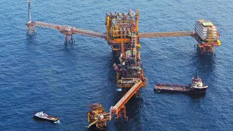 Mexico's state-run oil monopoly Pemex's platform "Ku Maloob Zaap" is seen in the Northeast Marine Region of Pemex Exploration and Production in the Bay of Campeche April 19, 2013. Picture taken April 19, 2013. To match Insight MEXICO-OIL/             REUTERS/Victor Ruiz Garcia (MEXICO - Tags: POLITICS ENERGY BUSINESS)