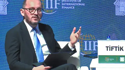 Emre Tiftik, director de investigación del IIF, señala que en la eventualidad de que continue el deterioro del contexto comercial, la actividad económica se seguirá desacelerando.