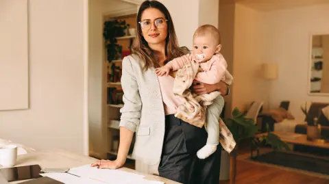 Una de las razones por las que las madres no emprenden es porque no tienen a alguien que cuide de sus hijos