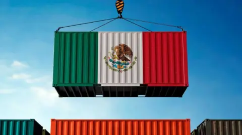 En los primeros tres meses las exportaciones de México crecieron un 4%, en tanto que las importaciones aumentaron 1.3% a tasa anual, debido a que ante la incertidumbre arancelaria adelantaron exportaciones hacia Estados Unidos.

Para más información del tema, visita: https://www.eleconomista.com.mx/estados/primer-trimestre-crecieron-exportaciones-importaciones-mexico-comce-noreste-20250511-758565.html

¡Síguenos en nuestras redes sociales para mantenerte informado!

Twitter: https://twitter.com/eleconomista 
Facebook: https://www.facebook.com/ElEconomista.mx
Instagram: https://www.instagram.com/eleconomistamx
LinkedIn: https://www.linkedin.com/company/el-economista/

#ElEconomista #EETV