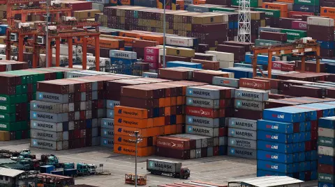 Contenedores en el puerto de Yantian, en Shenzhen, China.