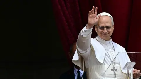 En la ciudad de Eten ocurrió un milagro en 1649 con la aparición del "Niño Jesús" en una hostia durante una ceremonia religiosa.

Para más información del tema, visita: https://www.eleconomista.com.mx/internacionales/peru-busca-papa-leon-xiv-reconozca-region-afirman-ocurrio-milagro-20250517-759502.html

¡Síguenos en nuestras redes sociales para mantenerte informado!

Twitter: https://twitter.com/eleconomista 
Facebook: https://www.facebook.com/ElEconomista.mx
Instagram: https://www.instagram.com/eleconomistamx
LinkedIn: https://www.linkedin.com/company/el-economista/

#ElEconomista #EETV