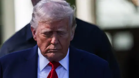 La oficina de Biden, de 82 años, informó que el diagnóstico se emitió el viernes pasado, luego de que el expresidente presentara síntomas urinarios más intensos y se detectara un nuevo nódulo en la próstata.

Para más información del tema, visita: https://www.eleconomista.com.mx/internacionales/donald-trump-solidariza-joe-biden-diagnostico-cancer-agresivo-prostata-20250518-759580.html 

¡Síguenos en nuestras redes sociales para mantenerte informado!

Twitter: https://twitter.com/eleconomista 
Facebook: https://www.facebook.com/ElEconomista.mx
Instagram: https://www.instagram.com/eleconomistamx
LinkedIn: https://www.linkedin.com/company/el-economista/

#ElEconomista #EETV