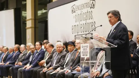 El líder minero Napoleón Gómez Urrutia, durante el Encuentro de Sindicatos y Empleadores.