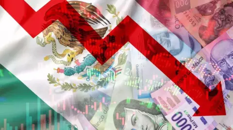 Es muy probable que la economía mexicana se contraiga en el segundo trimestre de 2025, además de que continúa la expectativa de que la actividad económica caiga este año por factores como la elección judicial y los aranceles de Donald Trump, advirtió el IMEF.

Para más información del tema, visita:https://www.eleconomista.com.mx/economia/imef-economia-mexicana-contraeria-segundo-trimestre-efecto-gusano-barrenador-20250520-759904.html

¡Síguenos en nuestras redes sociales para mantenerte informado!

Twitter: https://twitter.com/eleconomista 
Facebook: https://www.facebook.com/ElEconomista.mx
Instagram: https://www.instagram.com/eleconomistamx
LinkedIn: https://www.linkedin.com/company/el-economista/

#ElEconomista #EETV