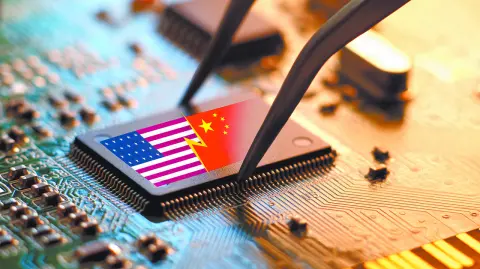 Estados Unidos ha ordenado a un amplio abanico de empresas que dejen de enviar productos a China sin licencia y ha revocado las ya concedidas a determinados proveedores, dijeron tres personas cercanas al asunto.