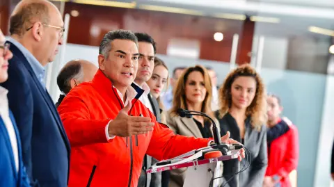 Alejandro Moreno Cárdenas, presidente nacional del partido tricolor, explicó que la solicitud de nulidad se hará a través de la presentación de denuncias ciudadanas. 

Para más información del tema, visita: https://www.eleconomista.com.mx/politica/pri-promueve-anulacion-eleccion-judicial-20250602-761848.html 

¡Síguenos en nuestras redes sociales para mantenerte informado! 

Twitter: https://twitter.com/eleconomista 
Facebook: https://www.facebook.com/ElEconomista.mx 
Instagram: https://www.instagram.com/eleconomistamx 
LinkedIn: https://www.linkedin.com/company/el-economista/ 

#ElEconomista #EETV