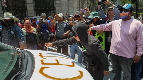 Disturbios en la Secretaria de Gobernación en CDMX por parte de integrantes de la CNTE.
