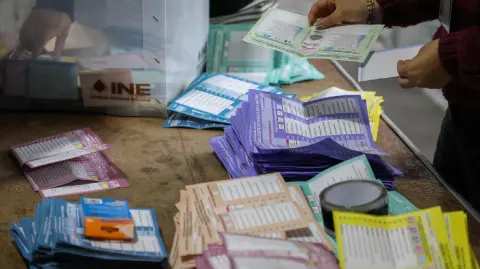 La Misión de Observación Electoral de la Organización de los Estados Americanos reconoció al pueblo de México tras la celebración de la Elección Extraordinaria del Poder Judicial de la Federación del pasado domingo 1 de junio. 

Para más información del tema, visita: https://www.eleconomista.com.mx/internacionales/oea-reconoce-eleccion-judicial-mexico-recomienda-replicar-modelo-region-20250606-762557.html 

¡Síguenos en nuestras redes sociales para mantenerte informado! 

Twitter: https://twitter.com/eleconomista 
Facebook: https://www.facebook.com/ElEconomista.mx 
Instagram: https://www.instagram.com/eleconomistamx 
LinkedIn: https://www.linkedin.com/company/el-economista/ 

#ElEconomista #EETV