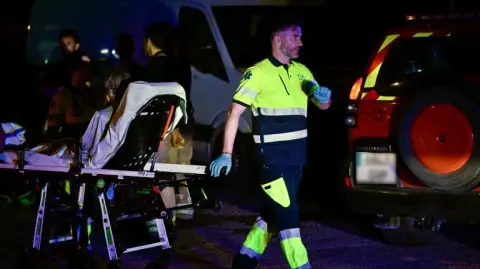 El percance comenzó en una habitación baja en el edificio, hacia las 11:00 de la noche del viernes

Para más información del tema, visita: 
https://www.eleconomista.com.mx/internacionales/incendio-residencia-ancianos-espana-deja-muerto-22-hospitalizados-20250607-762649.html

¡Síguenos en nuestras redes sociales para mantenerte informado!

Twitter: https://twitter.com/eleconomista 
Facebook: https://www.facebook.com/ElEconomista.mx
Instagram: https://www.instagram.com/eleconomistamx
LinkedIn: https://www.linkedin.com/company/el-economista/
T

#ElEconomista #EETV