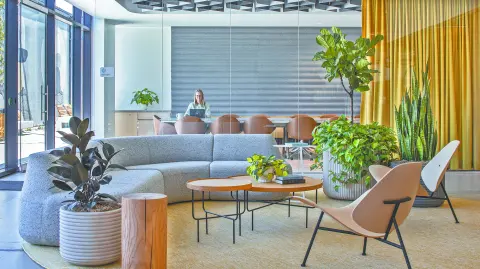 Oficinas de Belkin en California, donde la innovación tecnológica y la sostenibilidad se integran en cada etapa del diseño.