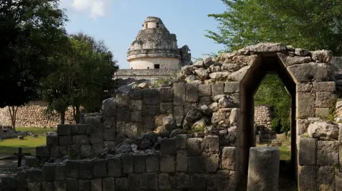 Chultún (antiguo depósito de agua) de Chichén Itzá.