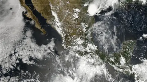 Formación del ciclón tropical “Cuatro-E” en el Pacífico y frente a costas mexicanas.