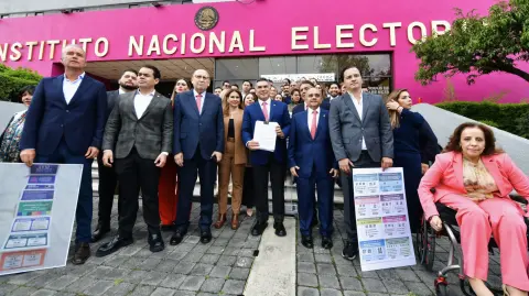 Integrantes del PRI acudieron a la sede central del INE para impugnar la elección judicial y se anule.