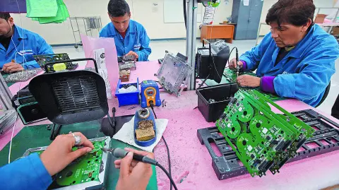 Marcelo Ebrard, secretario de Economía, refirió que alrededor de 86% del comercio de México con Estados Unidos no está enfrentando aranceles.PHOTO: JOSE LUIS GONZALEZ/REUTERS