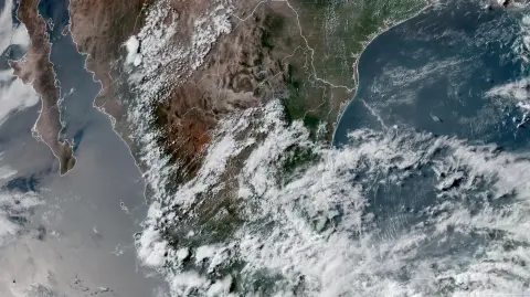 Erick sigue su paso por México, pero ya como depresión tropical.