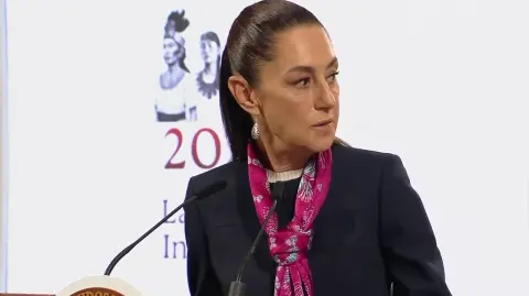 La presidenta Claudia Sheinbaum dio a conocer dos decretos en materia educativa, uno relacionado con la desaparición de la Unidad del Sistema para la Carrera de las Maestras y los Maestros (Usicamm) y una con la reducción de la edad de jubilación de este sector.