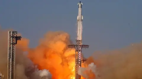 La presidenta Claudia Sheinbaum anunció este miércoles que el gobierno de México demandará a SpaceX, debido a la contaminación que sus lanzamientos de cohetes provocan en territorio mexicano.

Para más información del tema, visita: https://www.eleconomista.com.mx/politica/sheinbaum-demandara-spacex-musk-contaminacion-provocada-lanzamientos-cohetes-20250625-765252.html

¡Síguenos en nuestras redes sociales para mantenerte informado!

Twitter: https://twitter.com/eleconomista 
Facebook: https://www.facebook.com/ElEconomista.mx
Instagram: https://www.instagram.com/eleconomistamx
LinkedIn: https://www.linkedin.com/company/el-economista/

#ElEconomista #EETV  #Sheinbaum #SpaceX