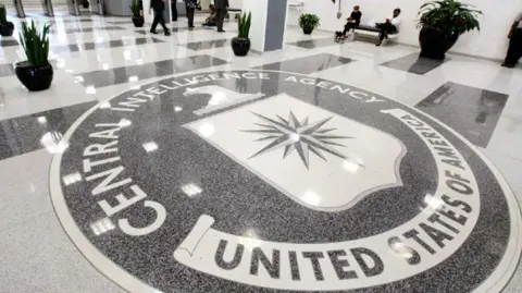 China acusó este miércoles a la CIA estadounidense de buscar, de manera "absurda", reclutar a sus ciudadanos mediante dos videos publicados en redes sociales.

Para más información del tema, visita: https://www.eleconomista.com.mx/internacionales/china-acusa-cia-intentar-reclutar-ciudadanos-redes-sociales-20250625-765230.html

¡Síguenos en nuestras redes sociales para mantenerte informado!

Twitter: https://twitter.com/eleconomista 
Facebook: https://www.facebook.com/ElEconomista.mx
Instagram: https://www.instagram.com/eleconomistamx
LinkedIn: https://www.linkedin.com/company/el-economista/

#ElEconomista #EETV