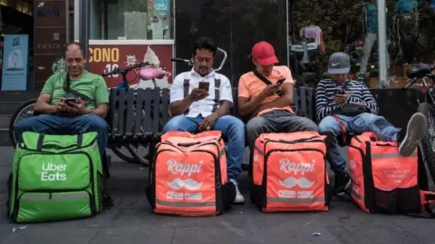 Este cálculo será la base para determinar si un trabajador tiene derecho al IMSS y cuánto deben pagar las plataformas y el propio trabajador para cubrir su seguridad social.

Para más información del tema, visita: https://www.eleconomista.com.mx/capital-humano/tendran-trabajadores-plataformas-ingreso-neto-mensual-limita-acceso-seguridad-social-20250629-765796.html

¡Síguenos en nuestras redes sociales para mantenerte informado!

Twitter: https://twitter.com/eleconomista 
Facebook: https://www.facebook.com/ElEconomista.mx
Instagram: https://www.instagram.com/eleconomistamx
LinkedIn: https://www.linkedin.com/company/el-economista/
T

#ElEconomista #EETV