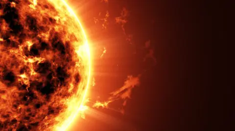 ¡Por primera vez, podemos ver el polo sur del Sol!
La sonda europea Solar Orbiter logró captar imágenes de una zona hasta ahora imposible de observar… y justo a tiempo para un evento cósmico: el cambio de polaridad del campo magnético solar, un fenómeno que ocurre solo cada 11 años.
¿Por qué importa? Porque este “cambio de polos” afectará a todo el sistema solar… incluyendo la Tierra.

¡Síguenos en nuestras redes sociales para mantenerte informado!

Twitter: https://twitter.com/eleconomista 
Facebook: https://www.facebook.com/ElEconomista.mx
Instagram: https://www.instagram.com/eleconomistamx
LinkedIn: https://www.linkedin.com/company/el-economista/

#ElEconomista #EETV