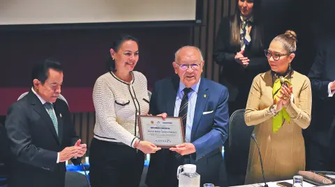 El doctor Rubén Argüero (al centro) encabezó al equipo médico que realizó el primer trasplante de corazón en México en 1988.