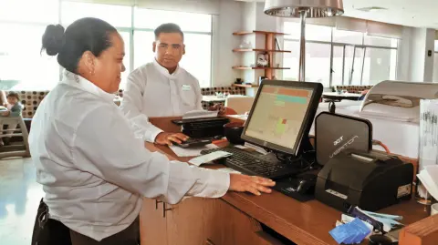 Derivado de los diferentes rubros y tamaños que agrupa el sector terciario es complicado que todos puedan reducir su jornada laboral, razón por la cual los comerciantes piden ser excluidos del proyecto.