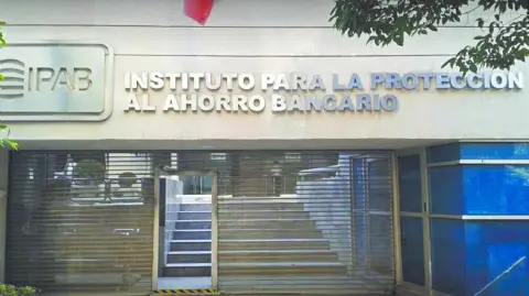 Descripción automática