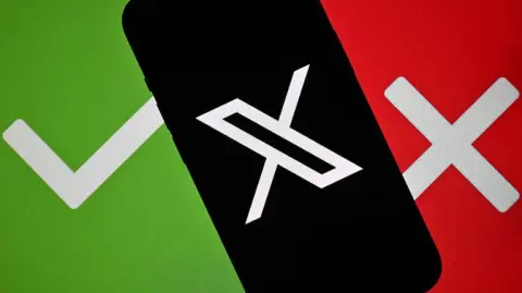 La policía francesa investiga a la red social X y a sus directivos por supuestamente haber manipulado el algoritmo para permitir la injerencia extranjera, anunció este viernes la fiscal de París, Laure Beccuau.

Para más información del tema, visita: https://www.eleconomista.com.mx/internacionales/francia-investiga-x-presunto-sesgo-algoritmo-permite-injerencia-extranjera-20250711-767780.html

¡Síguenos en nuestras redes sociales para mantenerte informado!

Twitter: https://twitter.com/eleconomista 
Facebook: https://www.facebook.com/ElEconomista.mx
Instagram: https://www.instagram.com/eleconomistamx
LinkedIn: https://www.linkedin.com/company/el-economista/
T

#ElEconomista #EETV