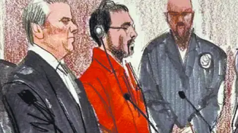 El abogado del hijo de Joaquín el Chapo Guzmán, Jeffrey Lichtman, arremetió contra la presidenta Claudia Sheinbaum y su antecesor, Andrés Manuel López Obrador, a quienes acusó de no actuar contra Ismael el Mayo Zambada, además de señalar a la presidenta mexicana como “el brazo de relaciones públicas” del Cártel de Sinaloa. 

Para más información del tema, visita: https://www.eleconomista.com.mx/politica/caso-ovidio-evidencia-ruptura-mexico-eu-20250714-768021.html 

¡Síguenos en nuestras redes sociales para mantenerte informado! 

Twitter: https://twitter.com/eleconomista 
Facebook: https://www.facebook.com/ElEconomista.mx 
Instagram: https://www.instagram.com/eleconomistamx 
LinkedIn: https://www.linkedin.com/company/el-economista/ 

#ElEconomista #EETV