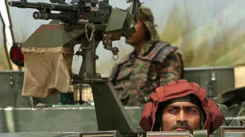 En abril pasado, un comando mató a 26 personas en Pahalgam, una localidad turística situada en la parte de Cachemira que administra la India. 

Para más información del tema, visita: https://www.eleconomista.com.mx/internacionales/eu-designa-terrorista-grupo-reivindico-ataque-cachemira-abril-20250717-768661.html 

¡Síguenos en nuestras redes sociales para mantenerte informado! 

Twitter: https://twitter.com/eleconomista 
Facebook: https://www.facebook.com/ElEconomista.mx 
Instagram: https://www.instagram.com/eleconomistamx 
LinkedIn: https://www.linkedin.com/company/el-economista/ 

#ElEconomista #EETV